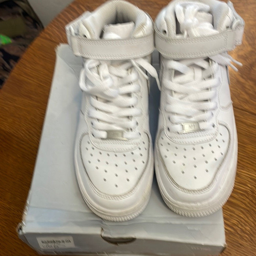 Boys Nike Air Force 1 size 4. Excellent Condition